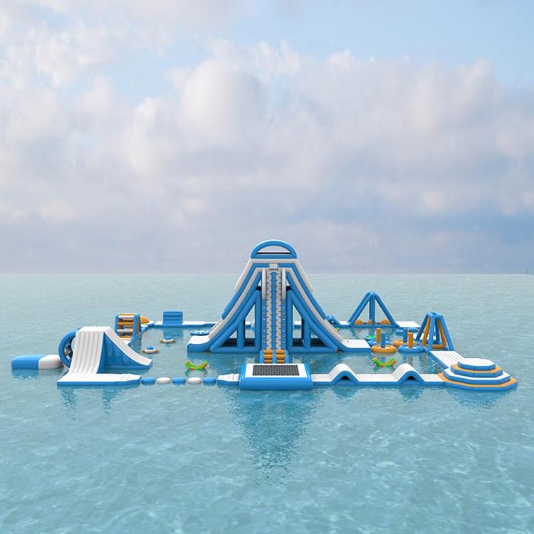 outdoor inflatable water park.3